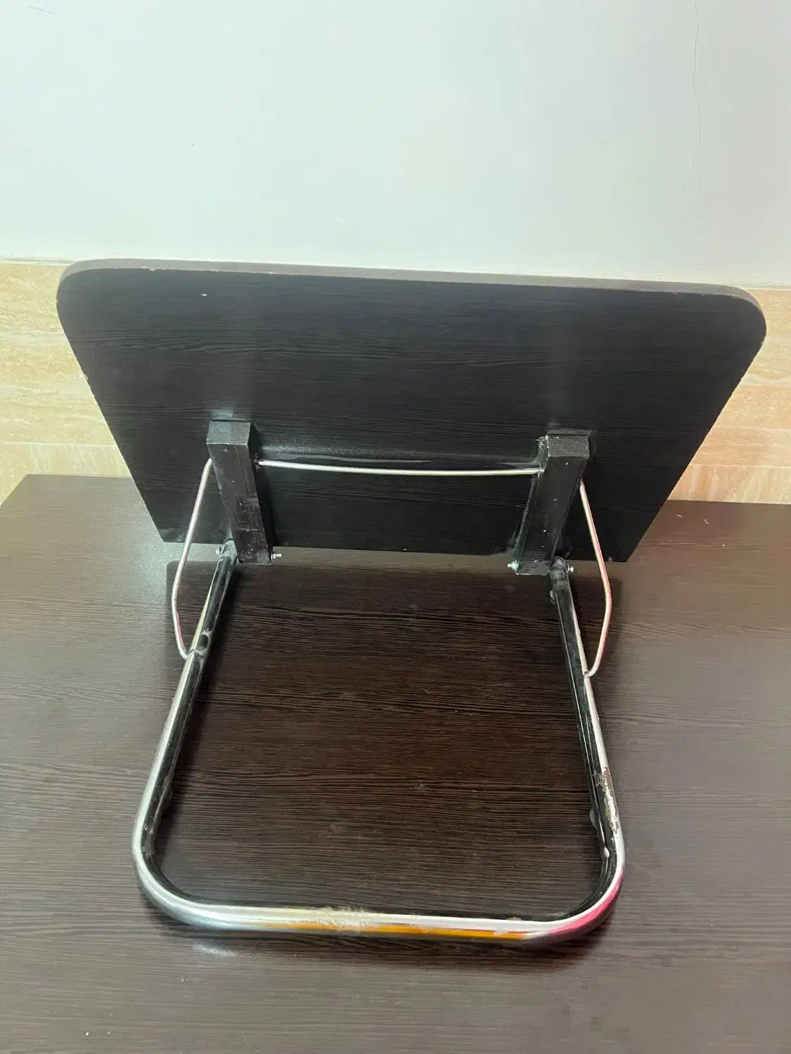 نگهدارنده کتاب( استند کاغذ) چوبی قهوه‌ای/اصفهان|لوازم التحریر|اصفهان, گورت|دیوار