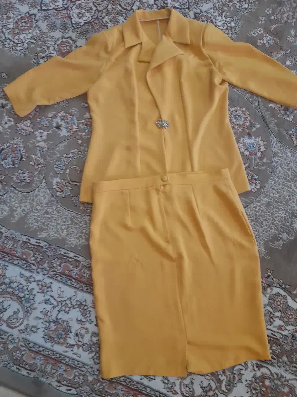 کت و دامن|لباس|طرقبه, |دیوار