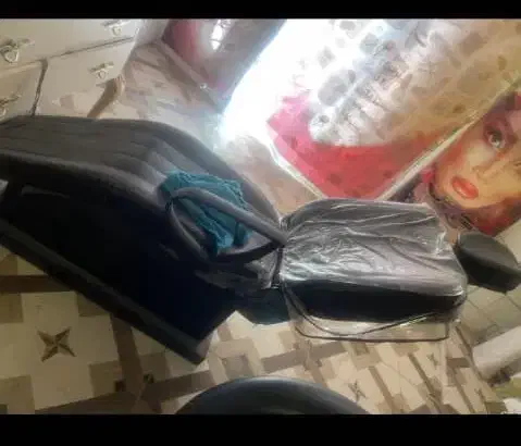 صندلی ارایشگاه و تخت ماساژ در حد نو|آرایشگاه و سالن‌های زیبایی|کرمان, |دیوار