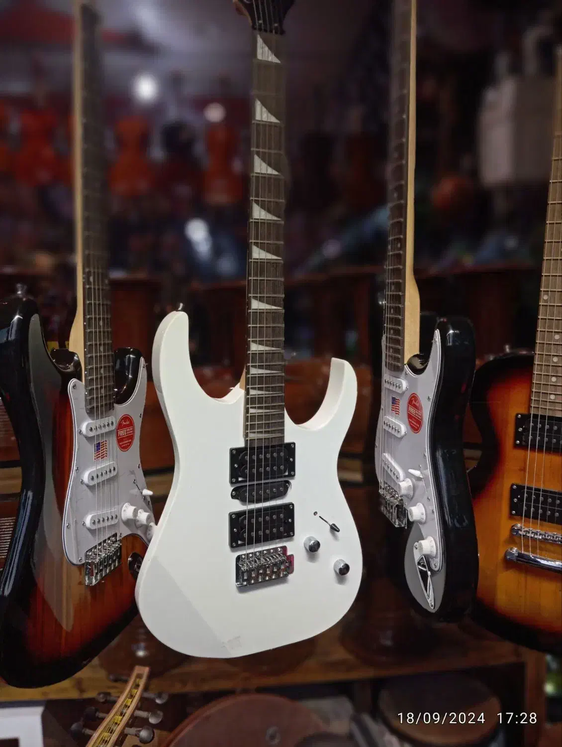 گیتار جَـذاب،،|گیتار، بیس، امپلیفایر|مشهد, ولیعصر (شهرک غرب)|دیوار