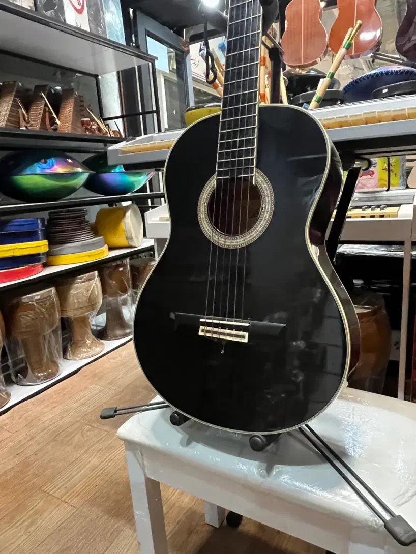 گیتارکلاسیک آریاak20 ژاپن گالری موسیقی آرتیاشهرسبز|گیتار، بیس، امپلیفایر|لاهیجان, انقلاب|دیوار