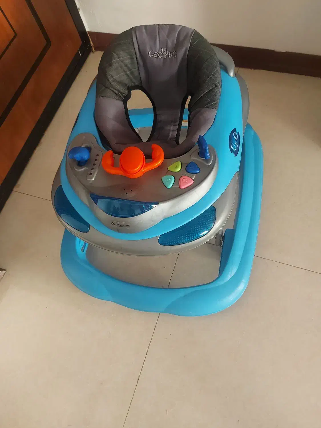 روروئک|کالسکه و لوازم جانبی|تهران, نیروی هوایی (پیروزی)|دیوار