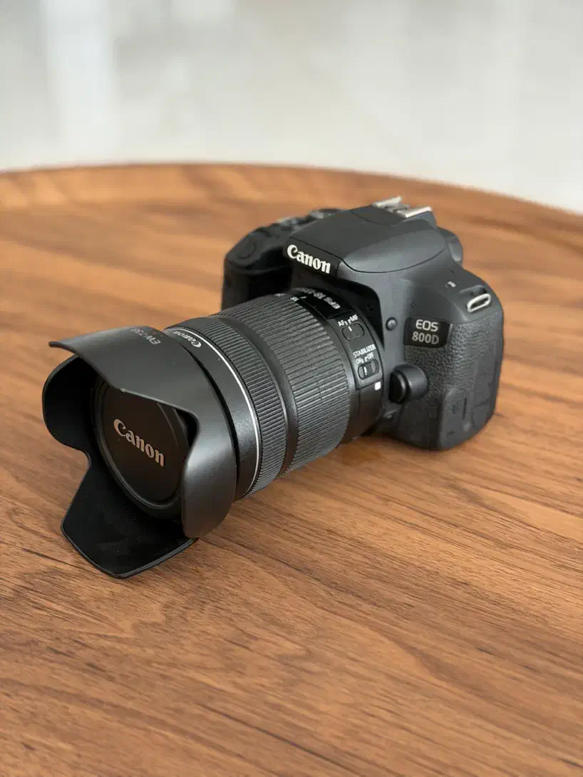 دوربین 800d با لنز 18 - 135 تمیز و کمکارکرد|دوربین عکاسی و فیلمبرداری|گلپایگان, |دیوار