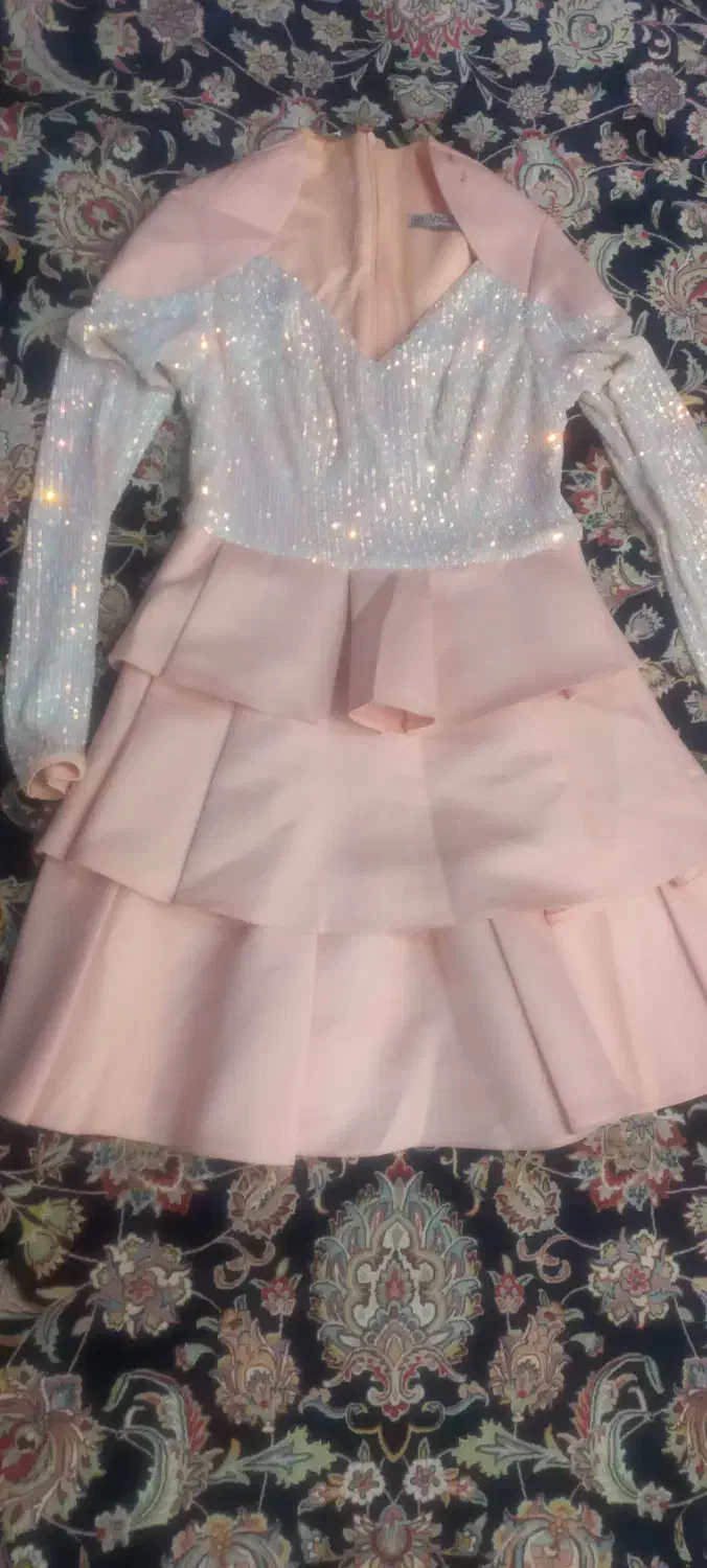 لباس دخترونه|لباس|ری, علایین|دیوار