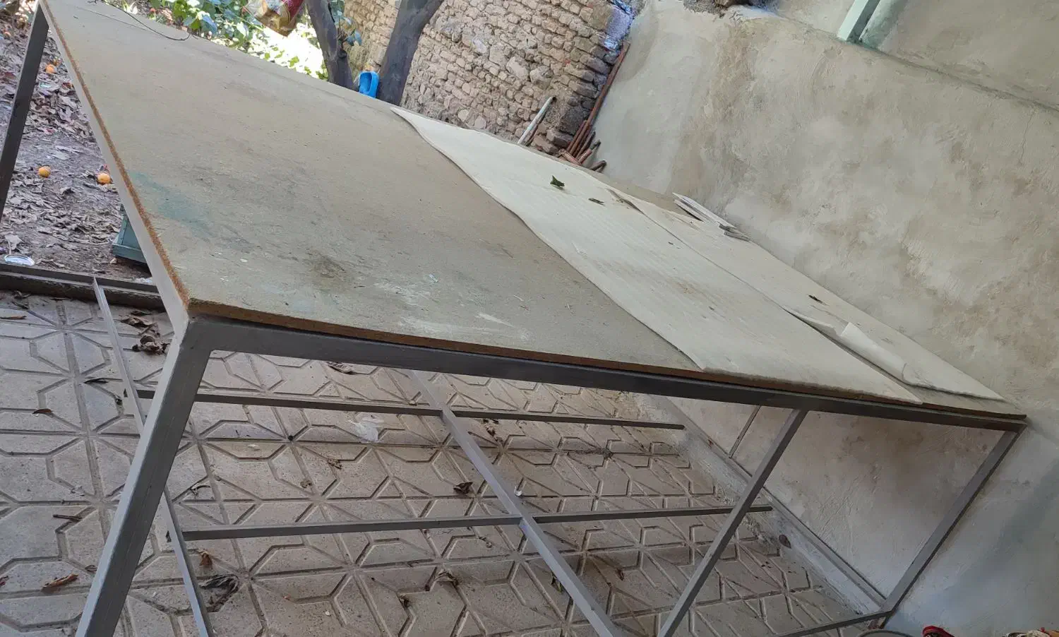 میز آهنی|دفتر کار|مینودشت, |دیوار