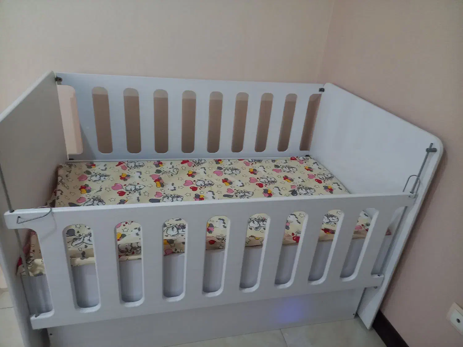 تخت نی نی لای لای نوزاد|تخت و سرویس خواب|فیروزآباد (فارس), |دیوار