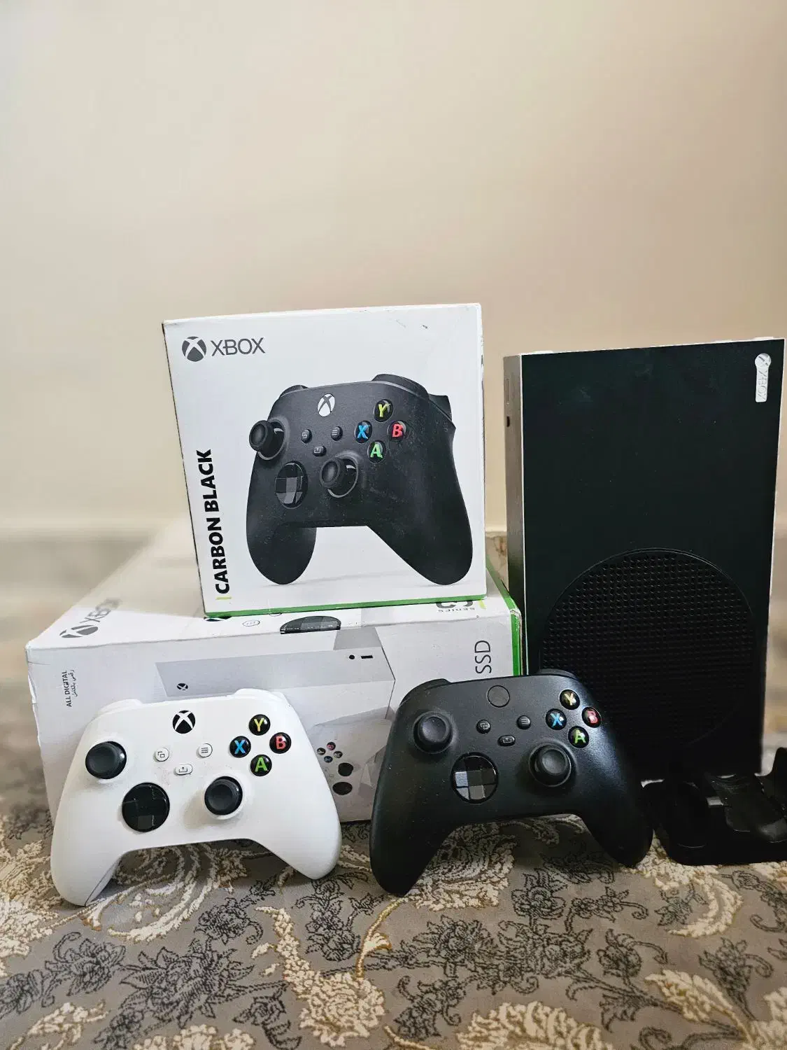 یک دستگاه Xbox Series S دو دسته در حد نو|کنسول، بازی ویدئویی و آنلاین|اندیشه, اندیشه فاز ۱|دیوار