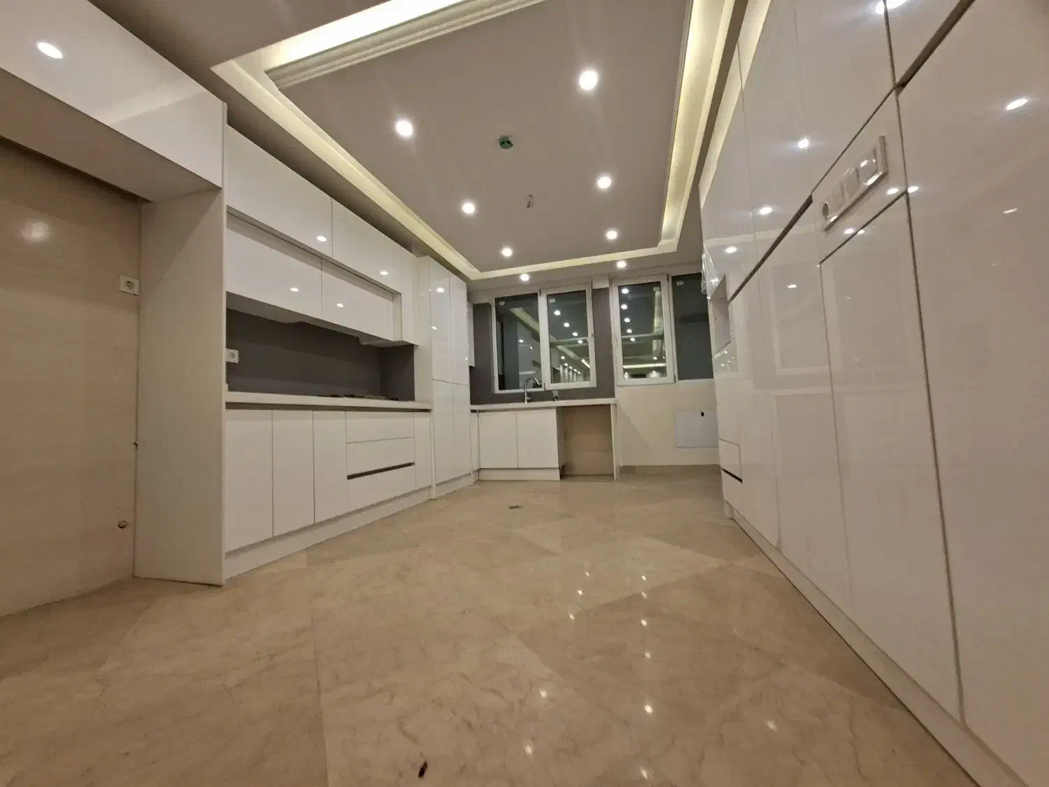 ۱۲۵ متر دو خواب/ فول امکانات/ نوساز