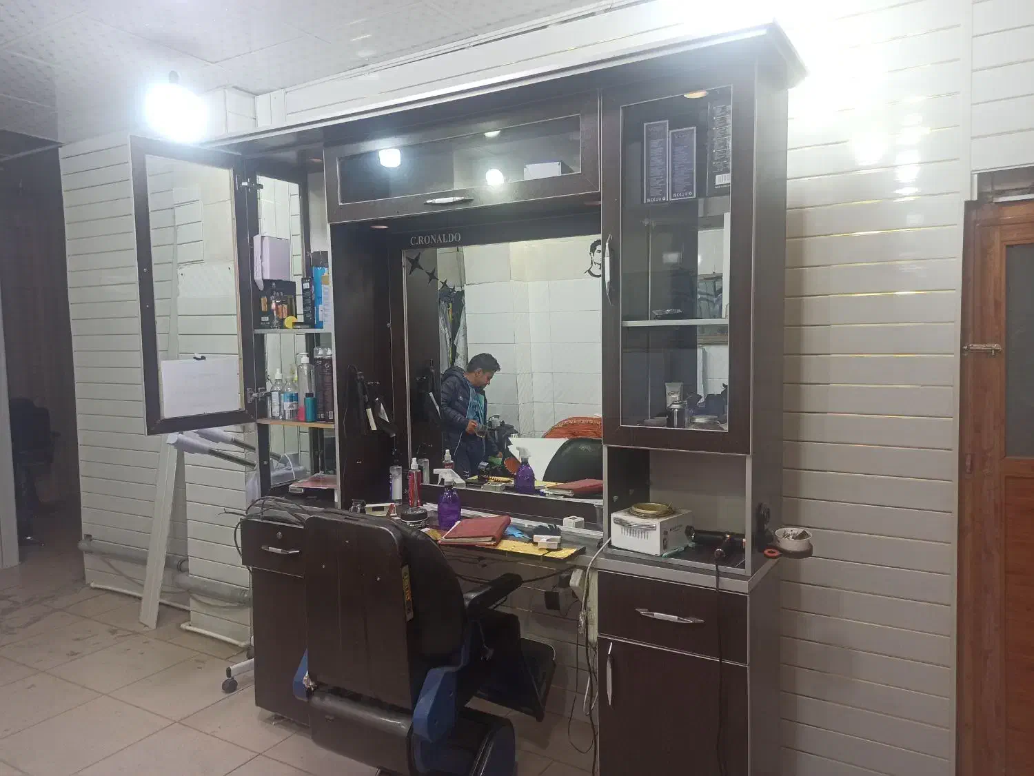 دکوراسیون|آرایشگاه و سالن‌های زیبایی|الشتر, |دیوار