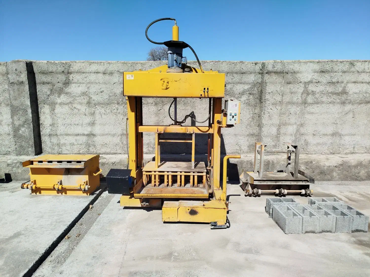 دستگاه بلوک زنی نیمه اتوماتیک|ماشینآلات صنعتی|تهران, زمزم|دیوار