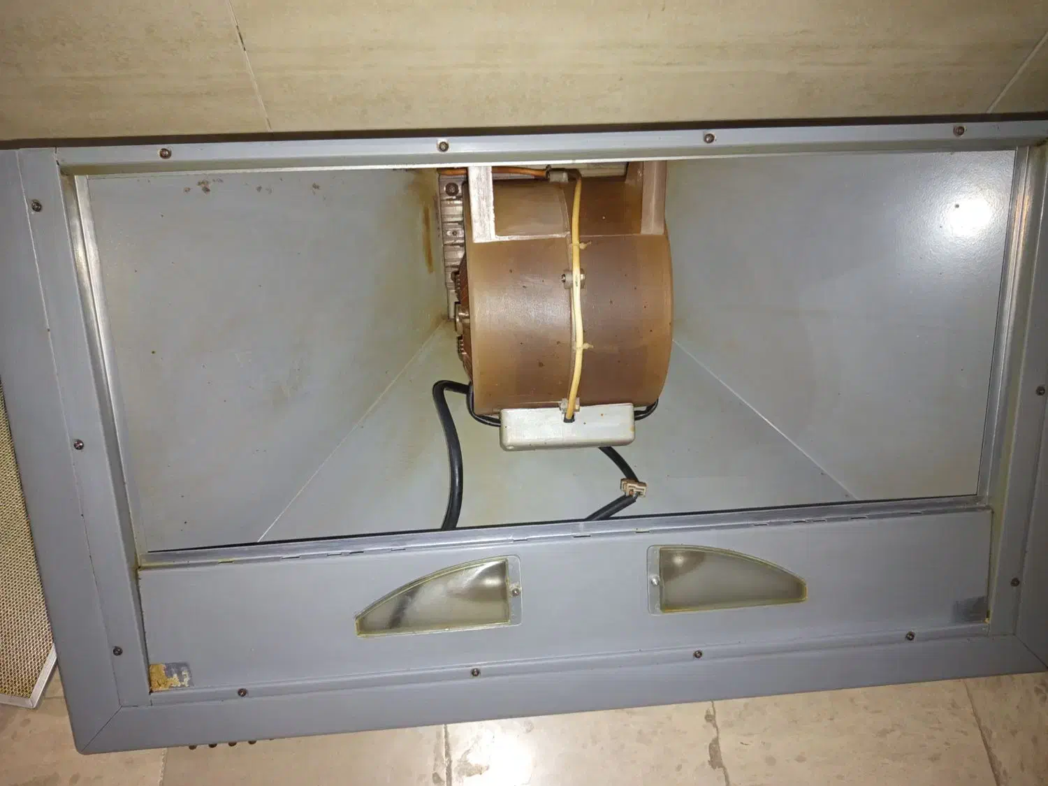 هود|هود|قم, خاکفرج|دیوار