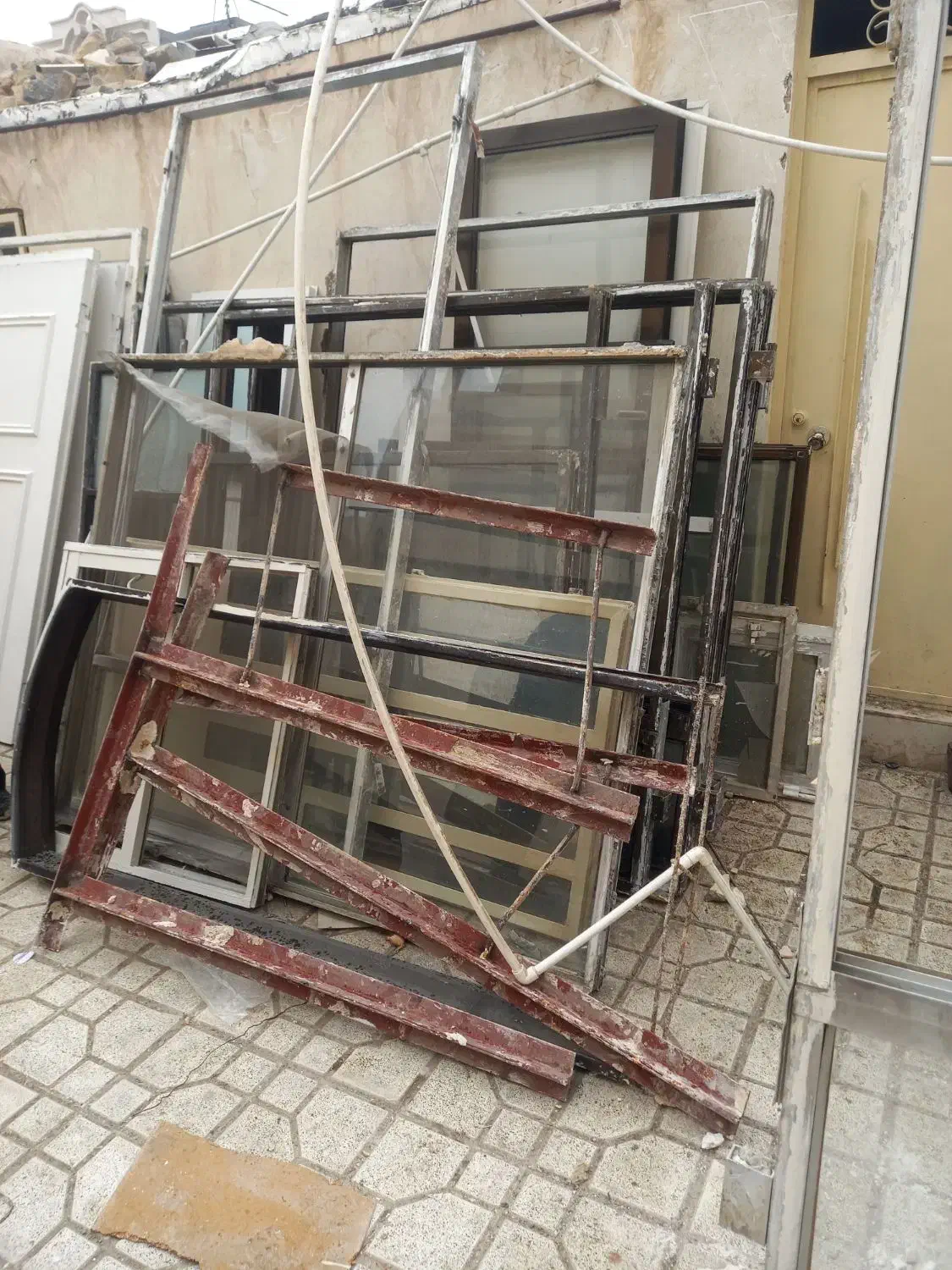 خریدفروش درب پنجره الومینیومی کابینت پکیج شوفاژ|مصالح و تجهیزات ساختمان|مشهد, آزادشهر|دیوار