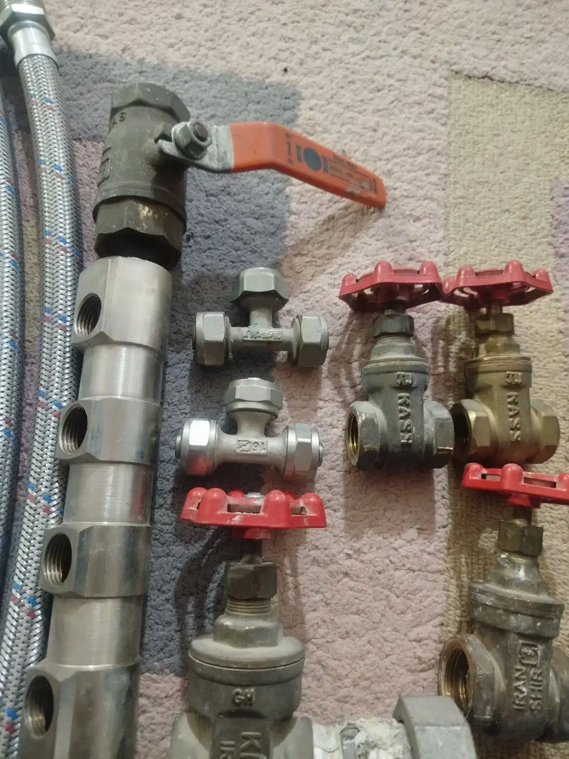 شیرآلات همه باهم یکجا فقط تماس پاسخگو هستم|مصالح و تجهیزات ساختمان|گنبد کاووس, |دیوار