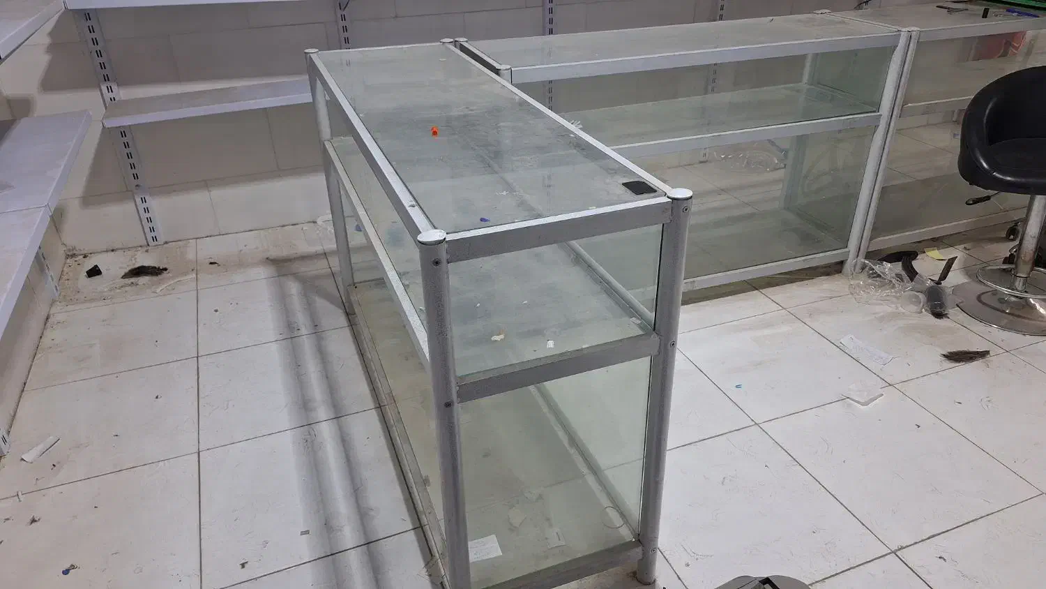 ویترین فلزی به همراه شیشه|فروشگاه و مغازه|شاهینشهر, فردوسی|دیوار