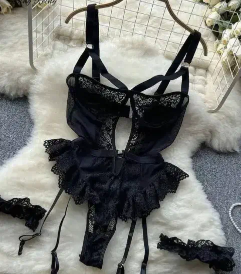 لباس زیر|لباس|ماکو, |دیوار