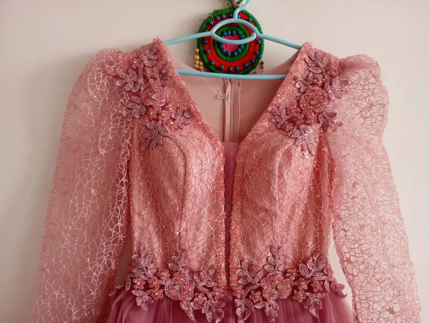 لباس مجلسی|لباس|کاشان, راوند|دیوار