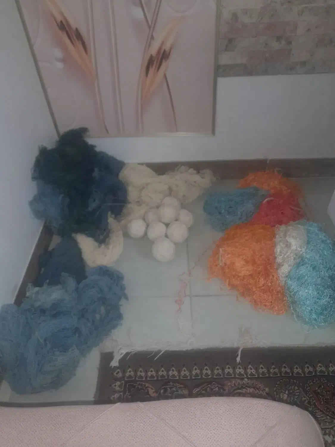 مقداری نخ قالی|ابزارآلات|کاشمر, |دیوار