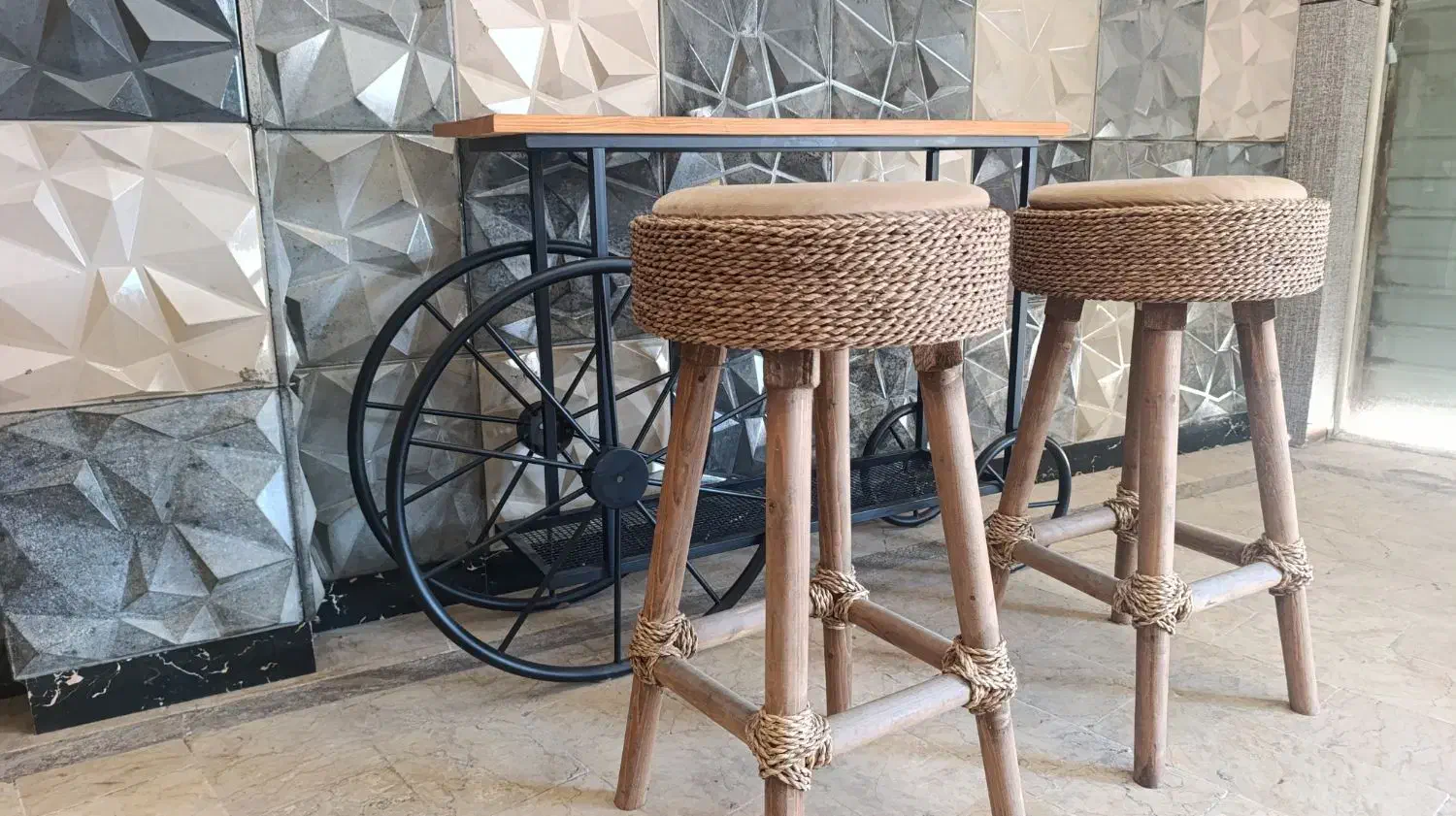 میز و دو عدد صندلی|میز و صندلی غذاخوری|ساری, |دیوار