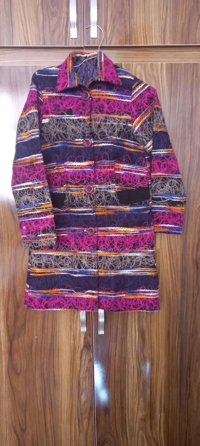 پالتو|لباس|شاهینشهر, گرگاب|دیوار