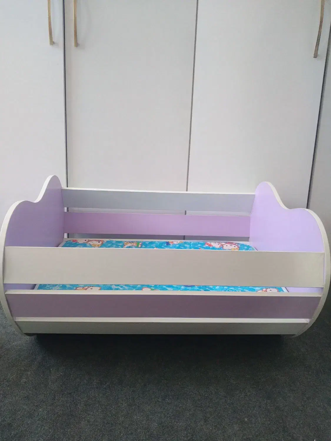 تخت کودک گهواره ای|تخت و صندلی بچه|تبریز, |دیوار