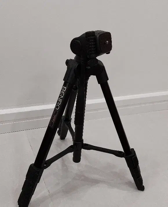 سه پایه دوربین|دوربین عکاسی و فیلم‌برداری|مشهد, الهیه|دیوار