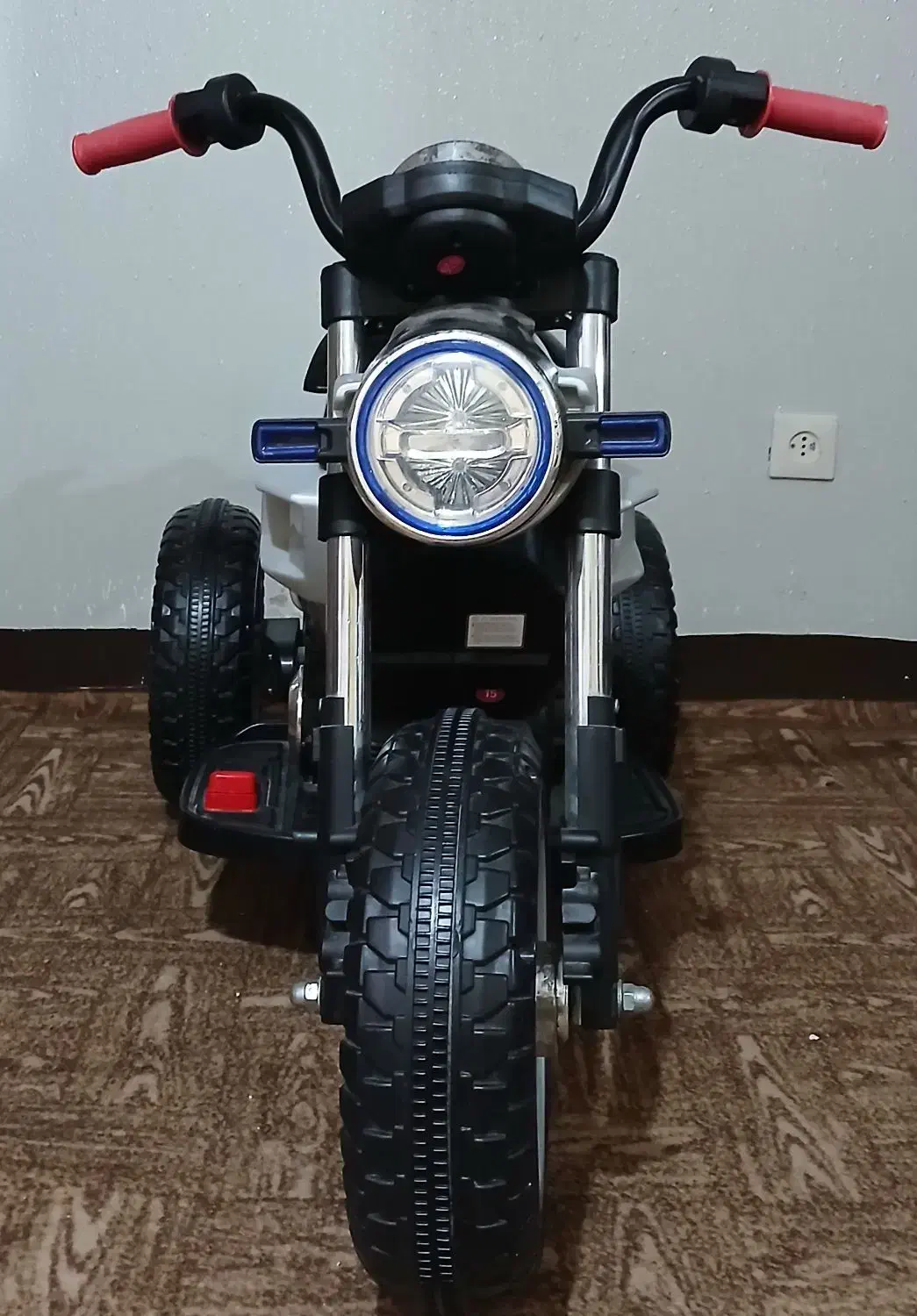 موتور شارژی کارکرده|اسباببازی بچه|اصفهان, باغ فدک|دیوار