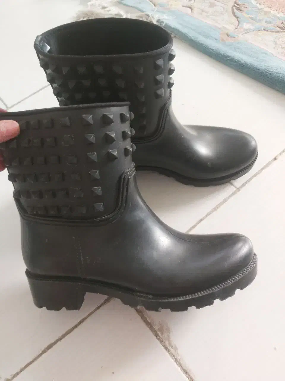 بوت و نیم بوت|کیف، کفش، کمربند|بومهن, |دیوار