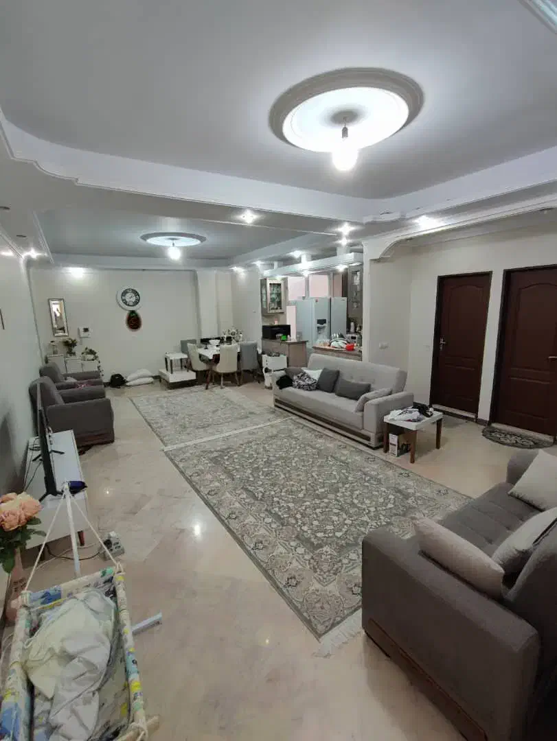 ۹۰ متر/۲خوابه/سالن پرده خور /۲پارکینگ