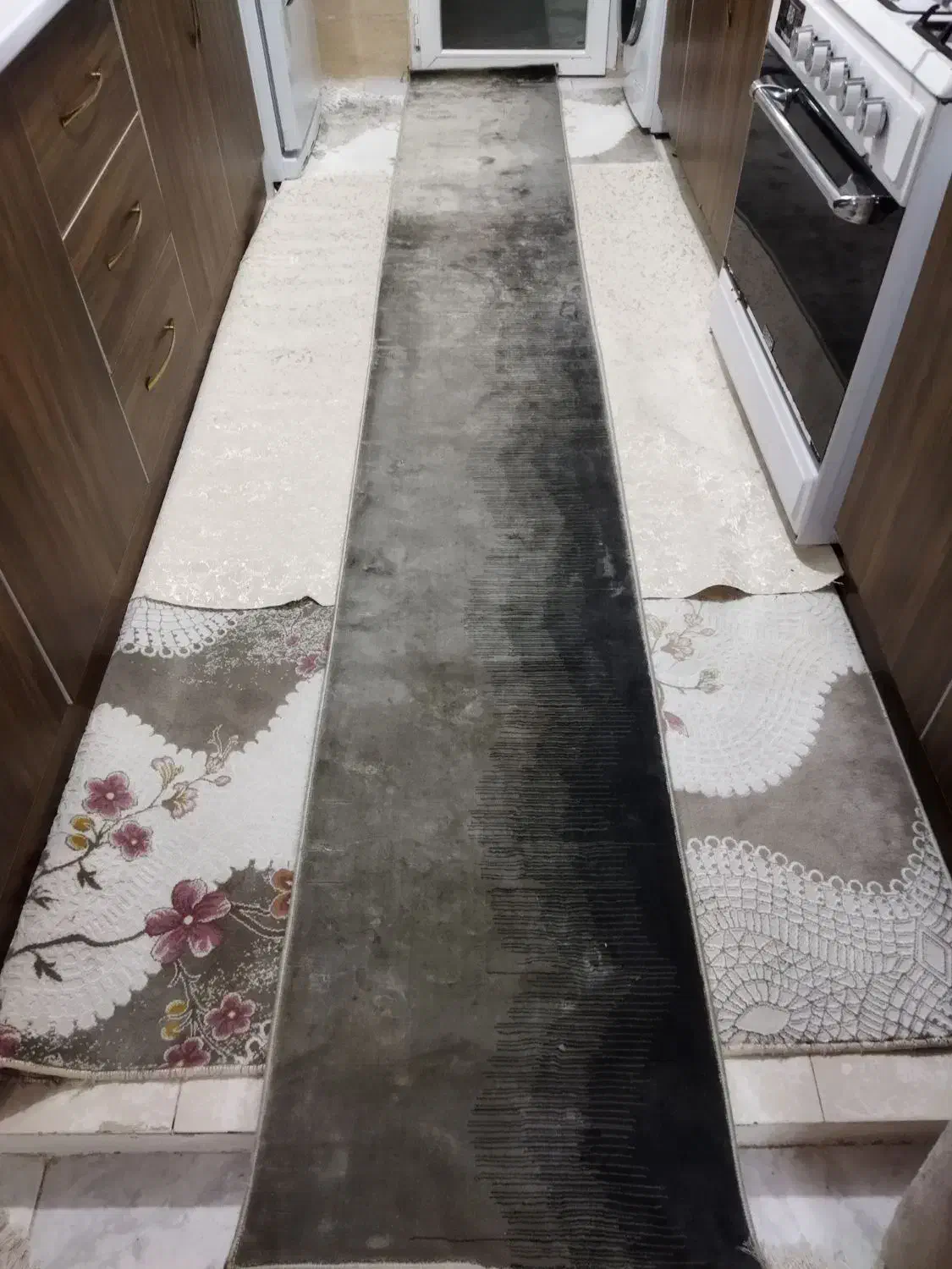 کناره فرش نیم متر در چهار متر|فرش|پرند, فاز ۶|دیوار