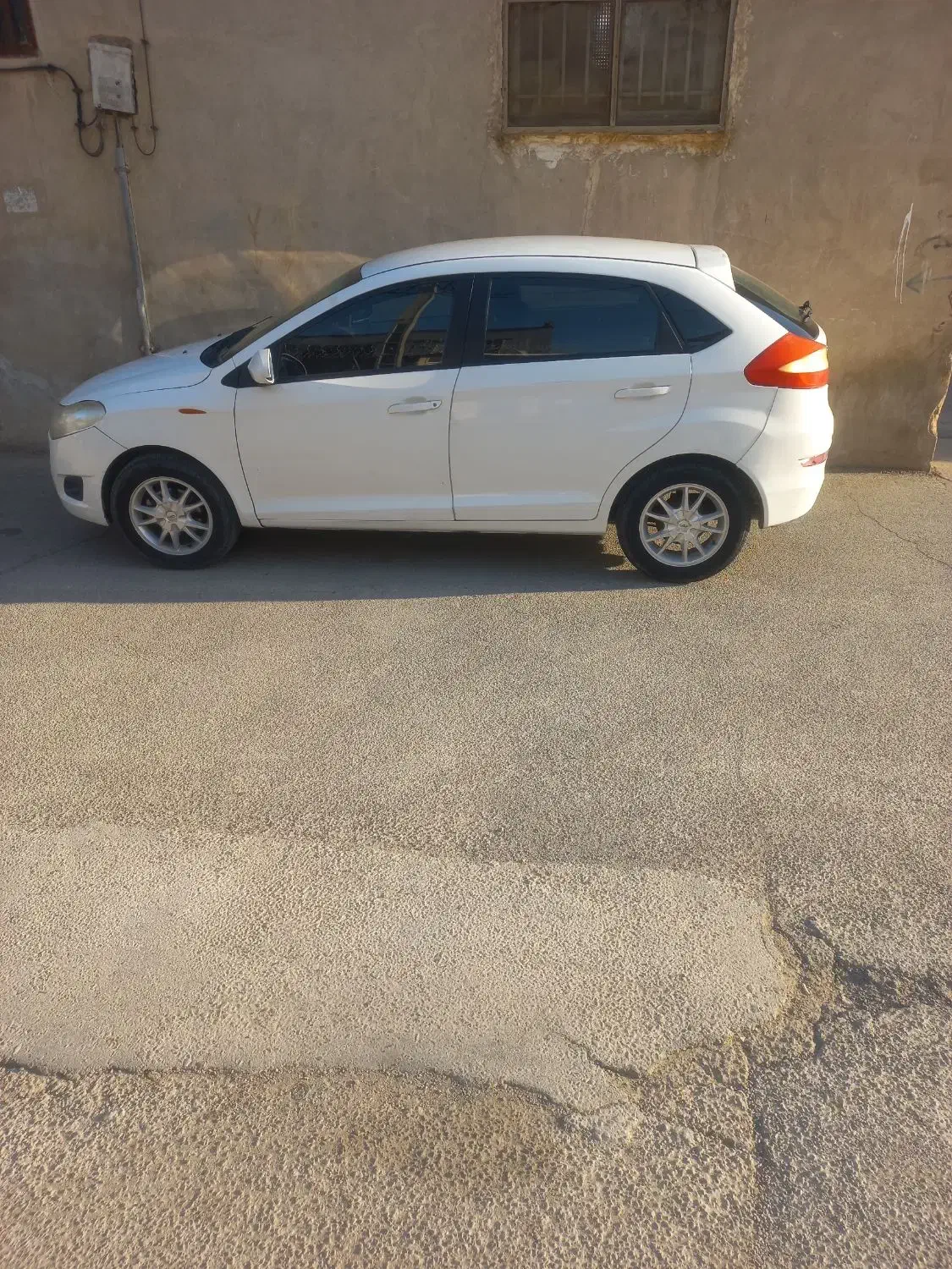 ام وی ام ۳۱۵ داخل کرم مدل۹۳|خودرو سواری و وانت|خمینی‌شهر, |دیوار