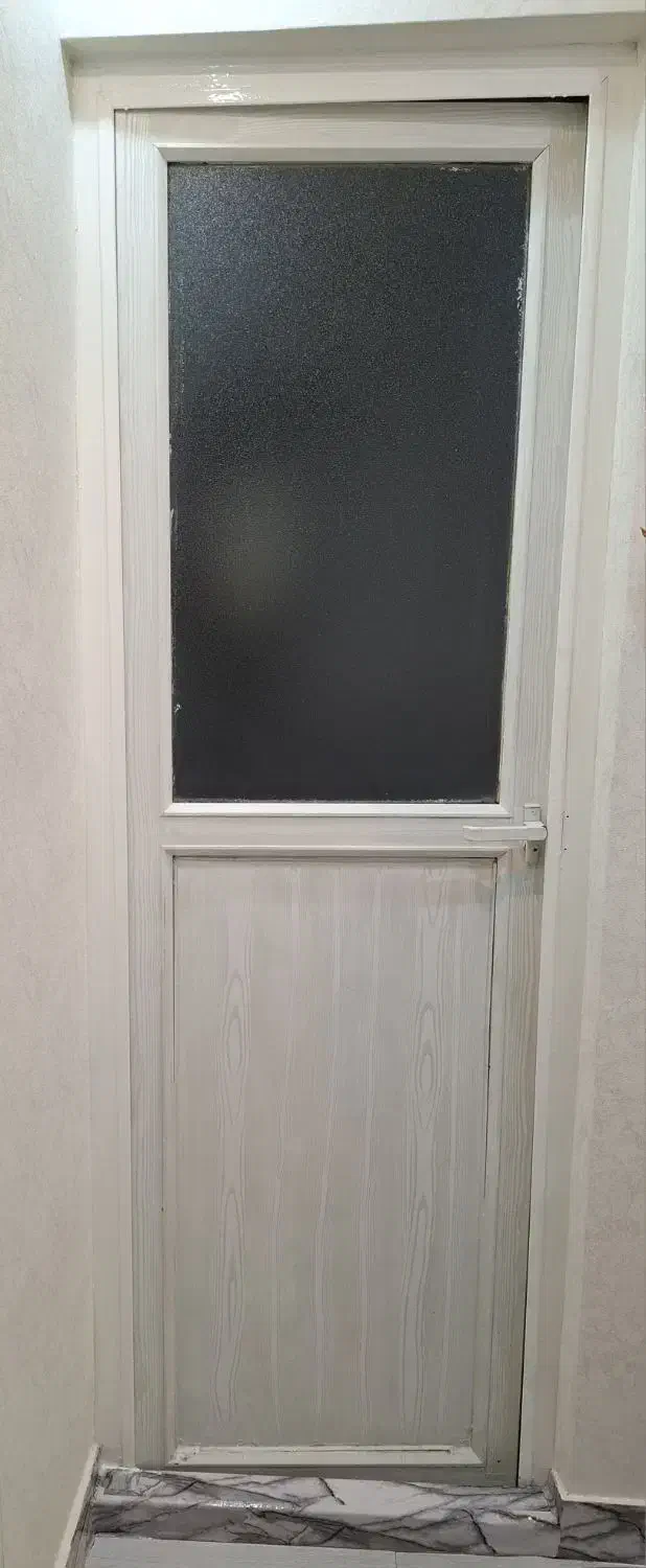 ۱ عدد درب چوبی. ۱ عدد درب آلمینیومی|مصالح و تجهیزات ساختمان|رشت, نیکمرام|دیوار