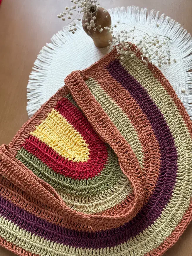 کیف رافیا|کیف، کفش، کمربند|لاهیجان, قیام|دیوار