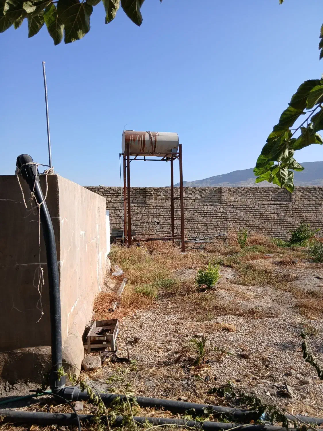 تانکر اب با پایه دست دوم سالم|مصالح و تجهیزات ساختمان|نورآباد ممسنی, |دیوار