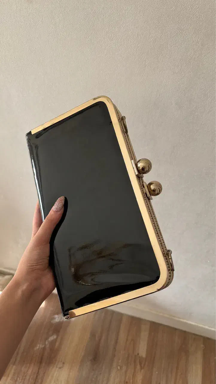 کیف دستی مجلسی|کیف، کفش، کمربند|اندیشه, اندیشه فاز ۴|دیوار