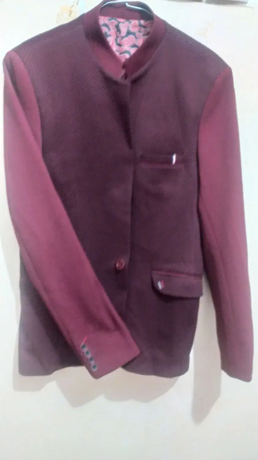 لباس در حد نو|لباس|جره و بالاده, |دیوار