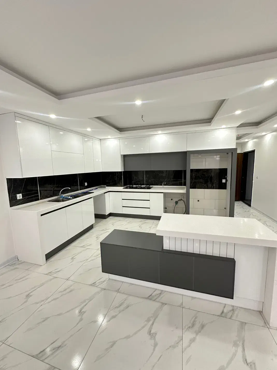 فروش آپارتمان بر خیابان اصلی ۱۱۵ متر خوش نقشه|فروش آپارتمان|اصفهان, خانه اصفهان|دیوار