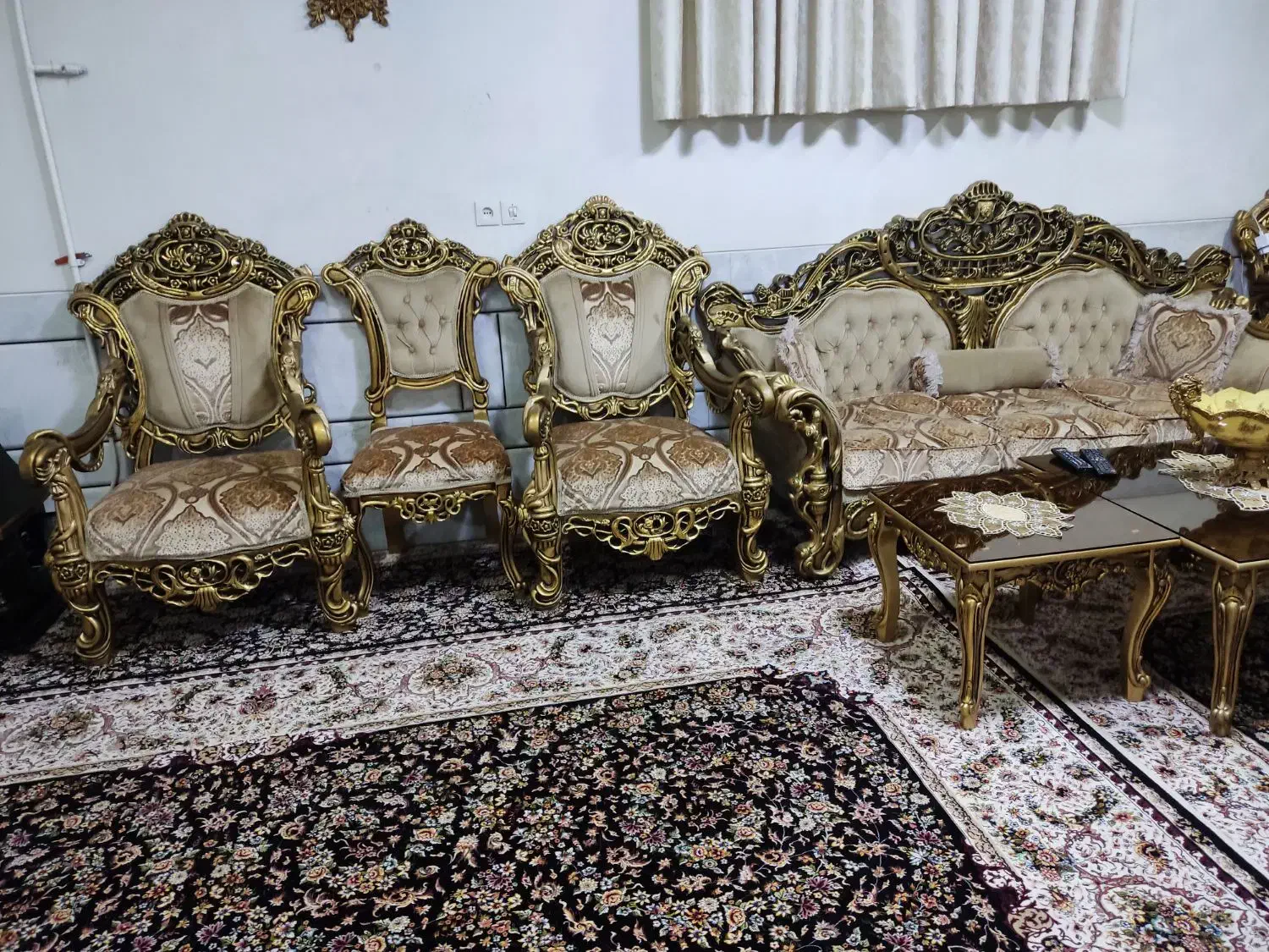 مبلمان ۹ نفره سلطنتی|مبلمان خانگی و میز عسلی|لنجان, |دیوار