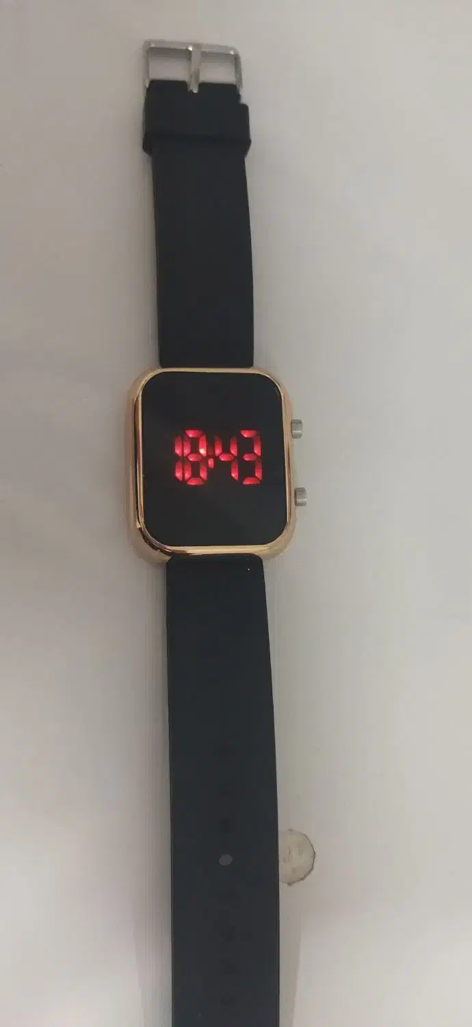 دو تا ساعت نو|ساعت|نیشابور, امام|دیوار