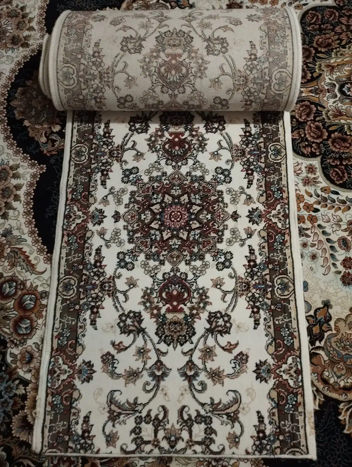 کناره فرش|فرش|مشهد, کارمندان دوم|دیوار