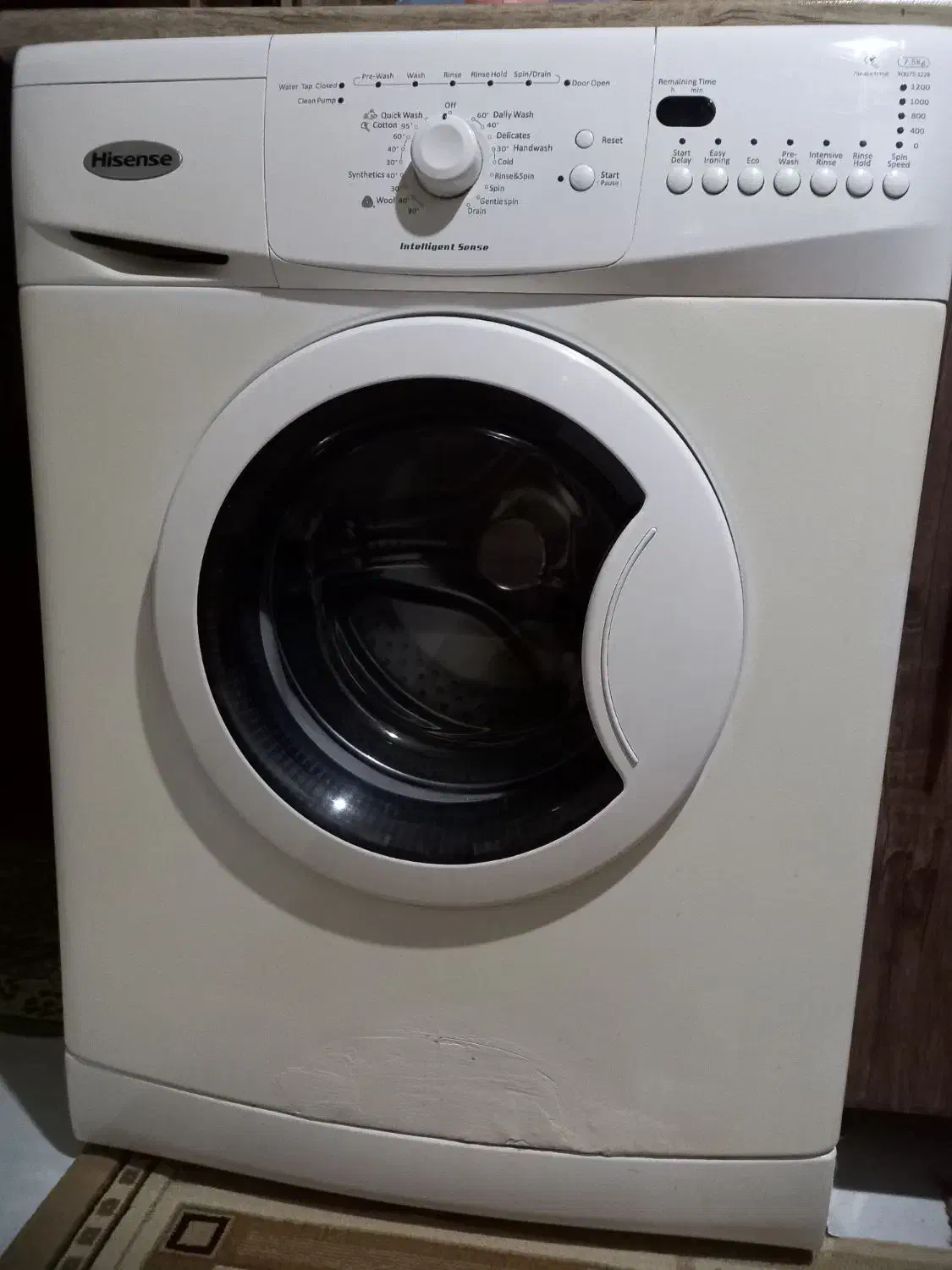 فروش لباس شویی ۷ کیلوی هایسنس|ماشین لباسشویی و خشک‌کن لباس|رشت, رشتیان|دیوار