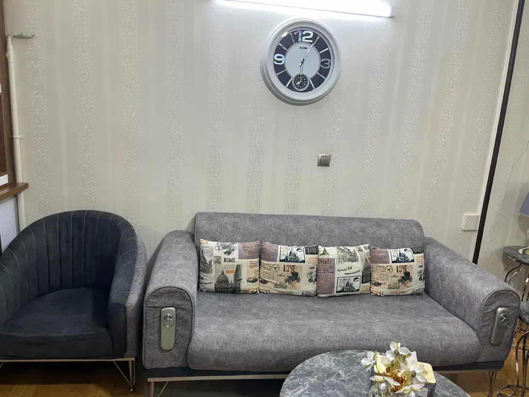 مبل هفت نفره به همراه جلومبلی|مبلمان خانگی و میز عسلی|فردیس, شهرک ارم|دیوار