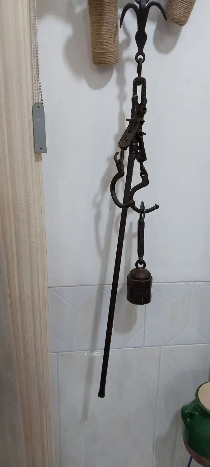 فروش قپون و چراغ والور چراغ زنبوری و چراغ‌گردسوز|کلکسیون اشیاء عتیقه|میبد, |دیوار