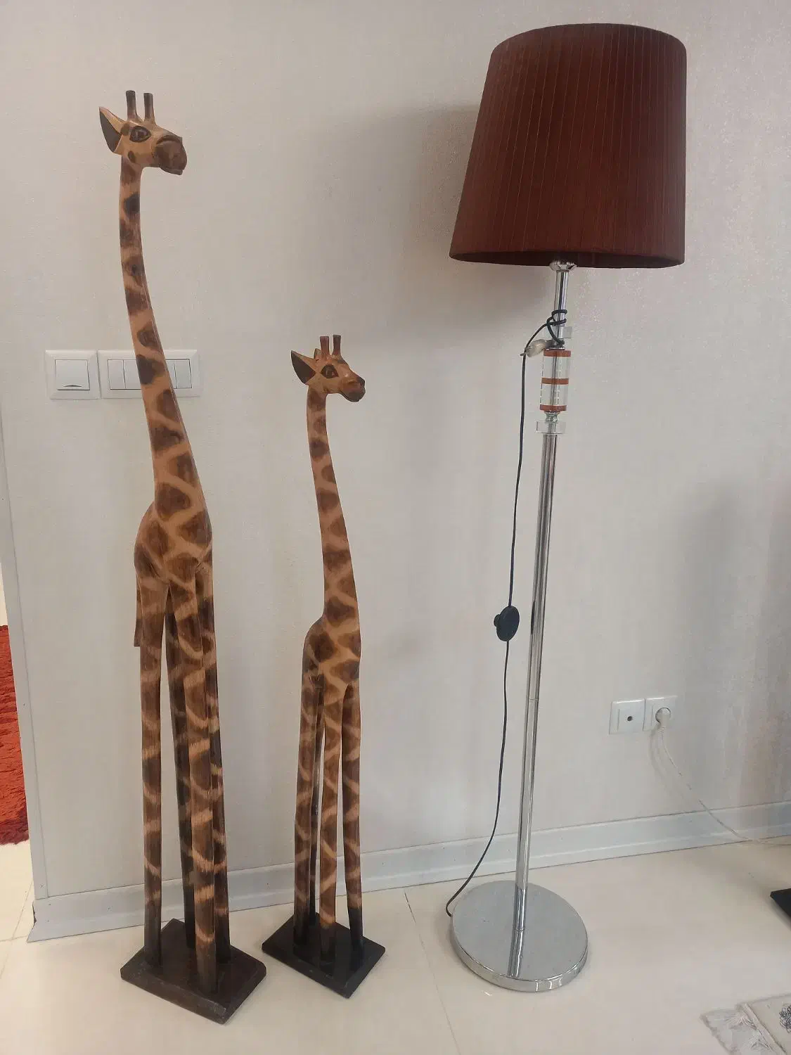 مجسمه زرافه چوبی آباژور گلدان گل و لوازم تزیئنی|صنایع دستی و سایر لوازم تزئینی|شیراز, احمدی جنوبی|دیوار