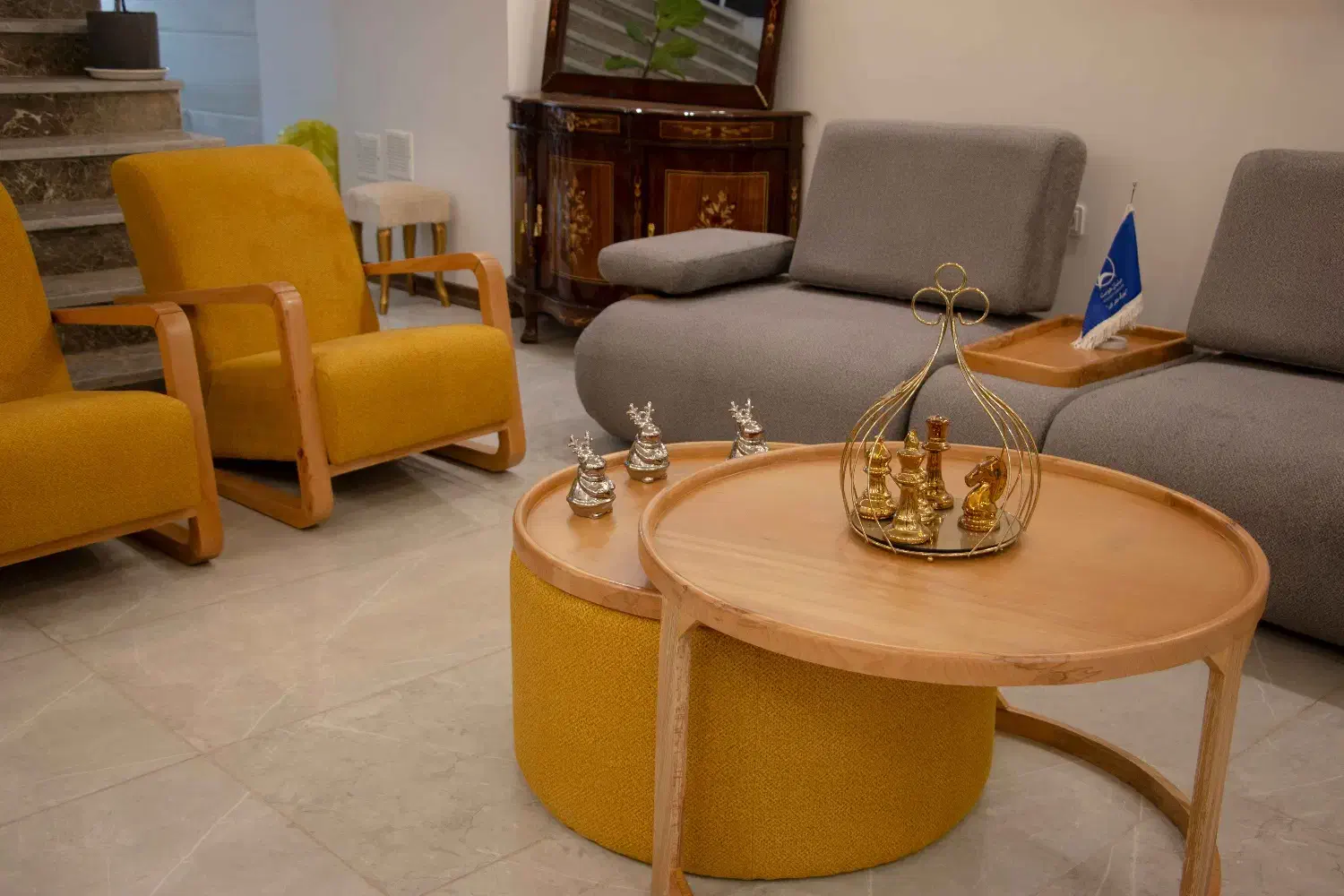 مبل تختخوابشو نیم ست تک رنگ با جلو مبلی|مبلمان خانگی و میز عسلی|قم, قلعه صدری|دیوار