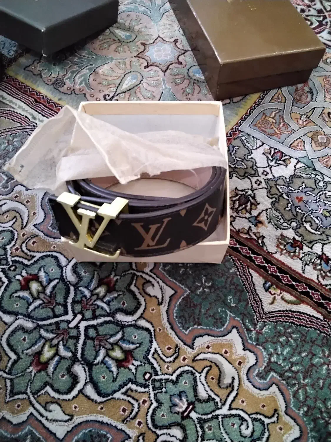 تعدادی کمربندمارک|کیف، کفش، کمربند|رشت, پل تالشان|دیوار