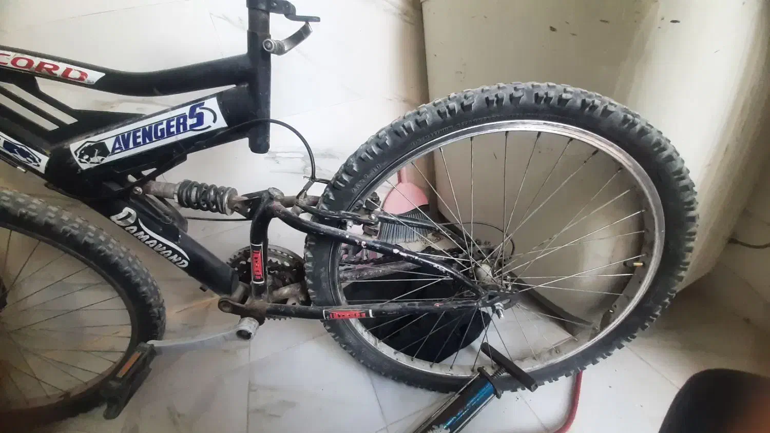 دوچرخه|دوچرخه، اسکیت، اسکوتر|نی‌ریز, |دیوار