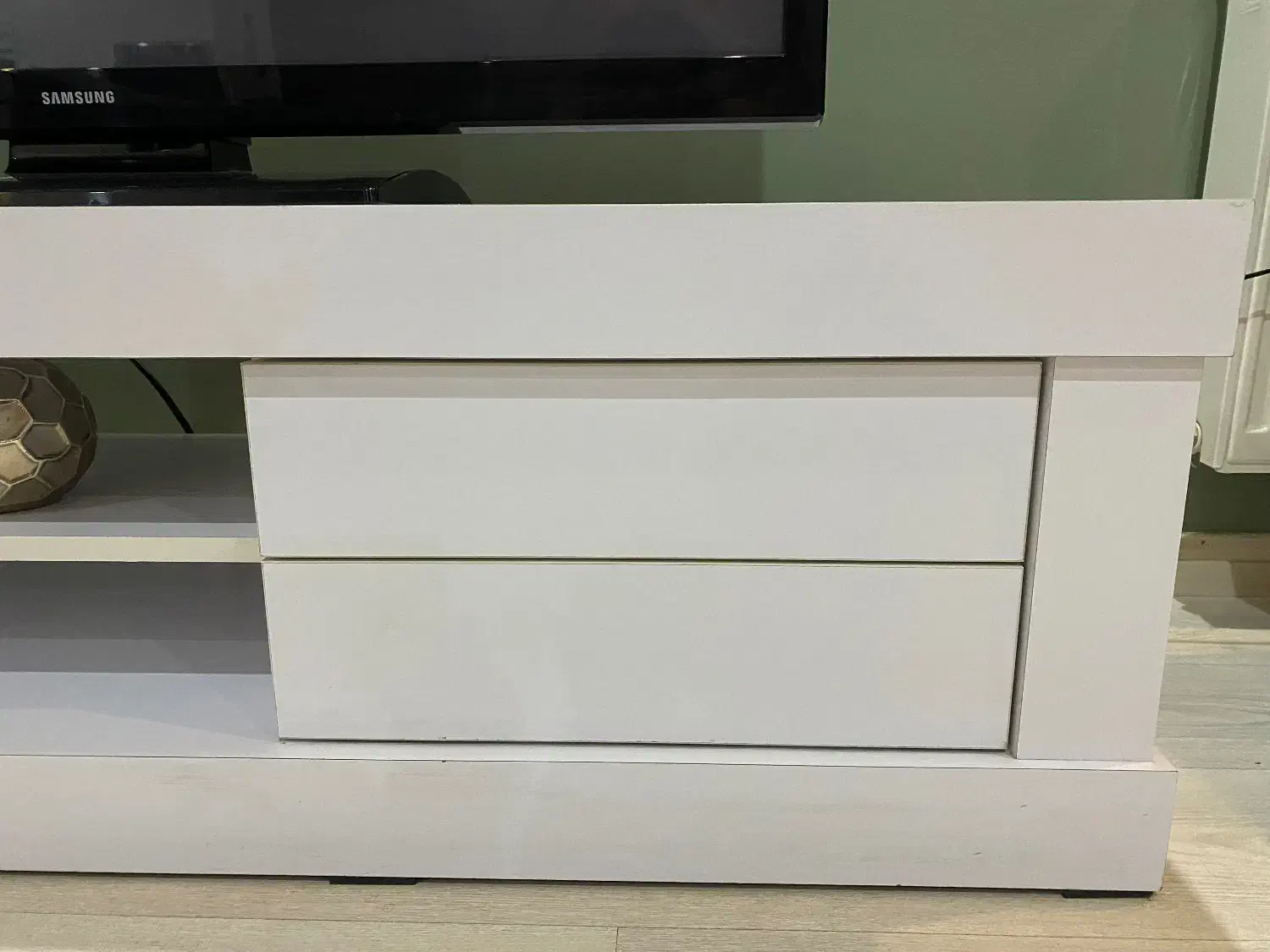 میز تی وی|میز تلویزیون|مشهد, نیروی هوایی|دیوار