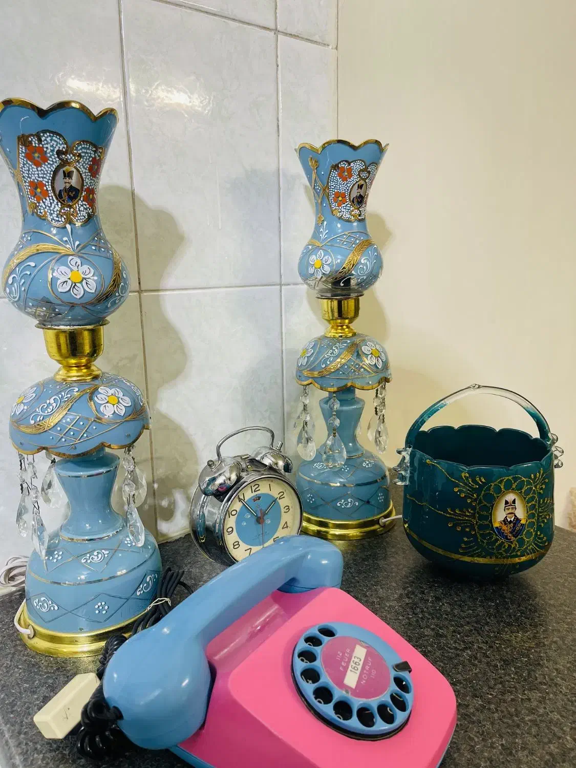 مجموعه آنتیک ،اصل و کهنه|کلکسیون اشیاء عتیقه|اصفهان, بهارستان|دیوار