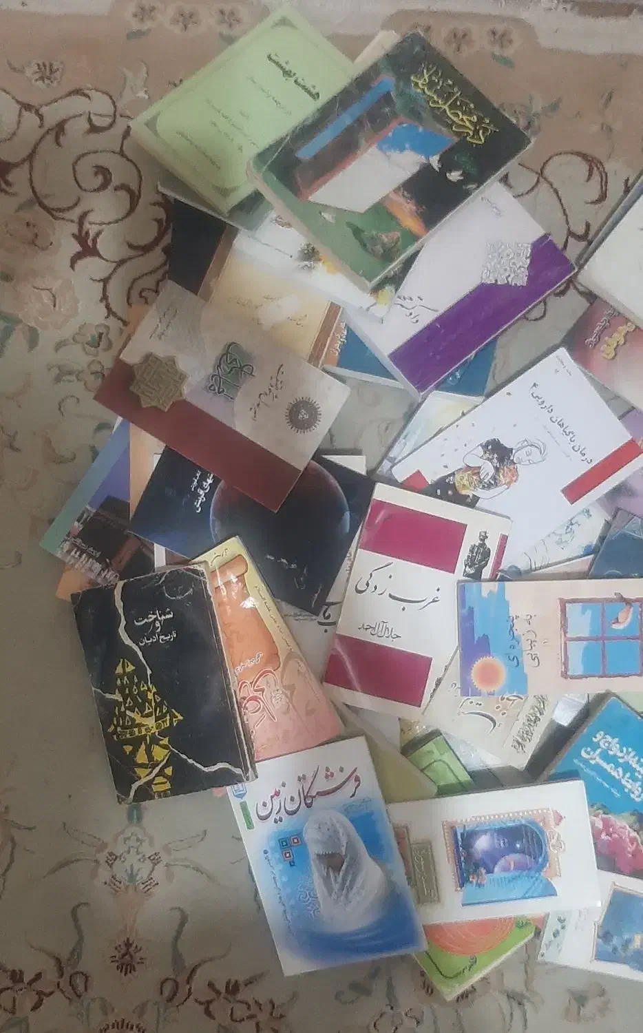 تعدادی کتاب|کتاب و مجله ادبی|خمینیشهر, |دیوار