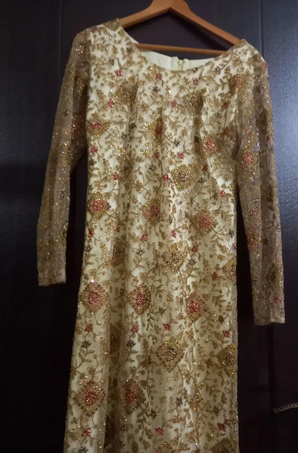 لباس مجلسی|لباس|شیراز, تندگویان|دیوار